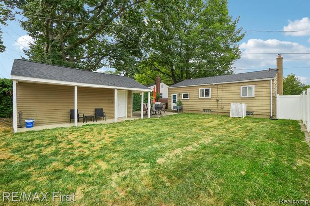 320 Hecht Drive, Madison Heights, MI 48071