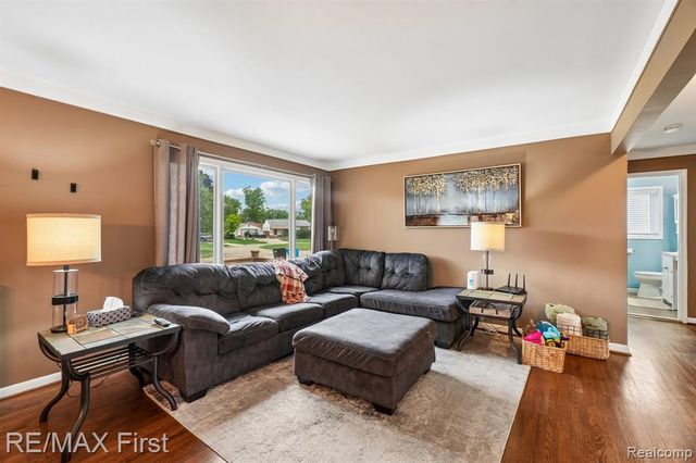 320 Hecht Drive, Madison Heights, MI 48071