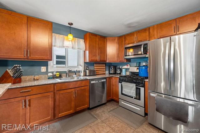 320 Hecht Drive, Madison Heights, MI 48071
