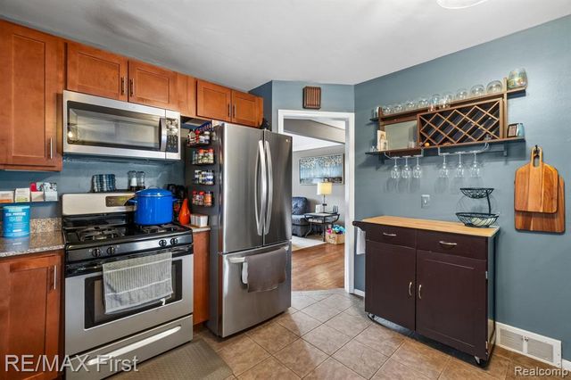 320 Hecht Drive, Madison Heights, MI 48071