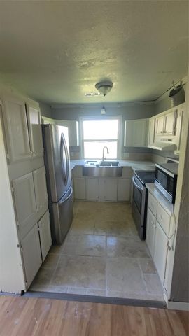 12018 Sandpiper Road, Angleton, TX 77515