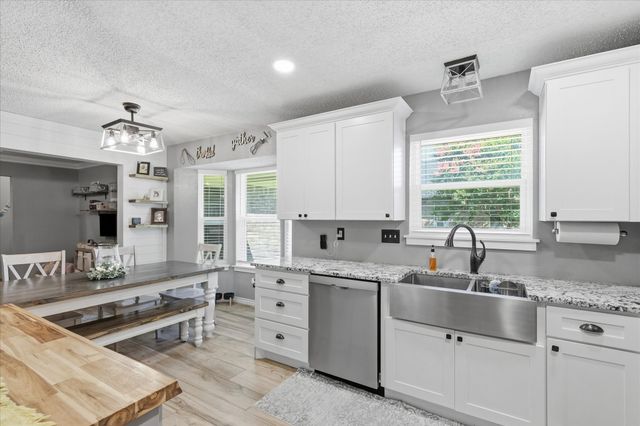 405 Lantern Ridge, Mansfield, TX 76063