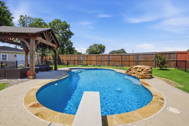 405 Lantern Ridge, Mansfield, TX 76063