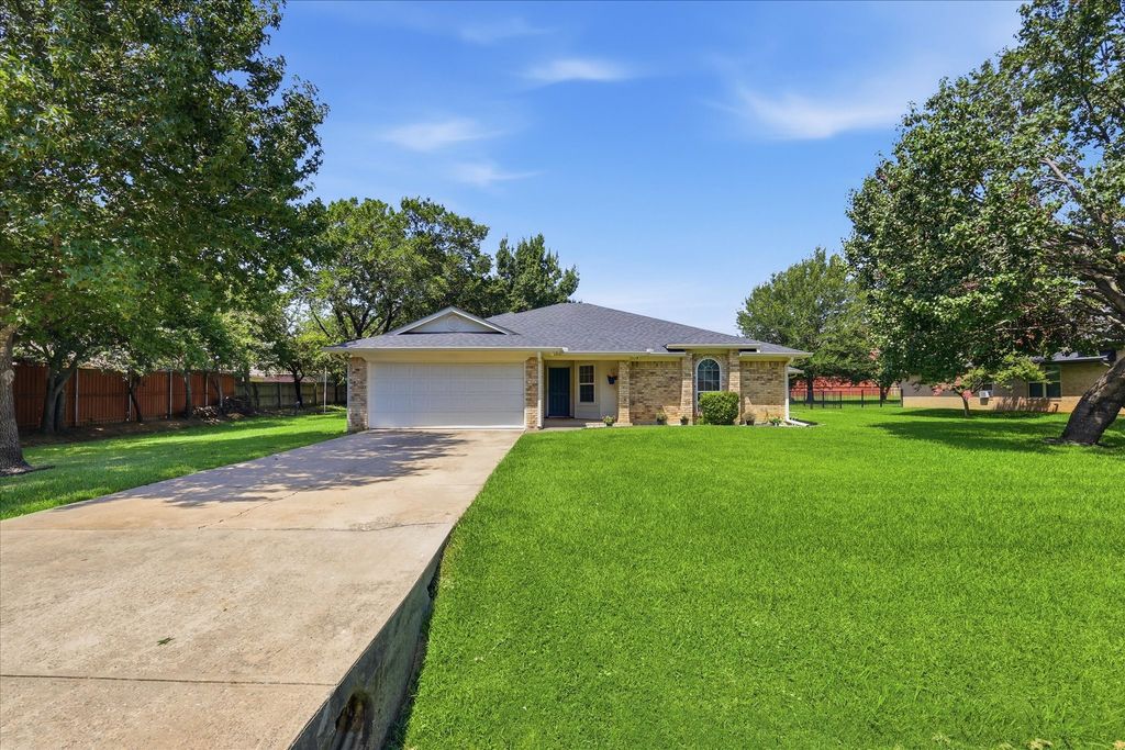 405 Lantern Ridge, Mansfield, TX 76063