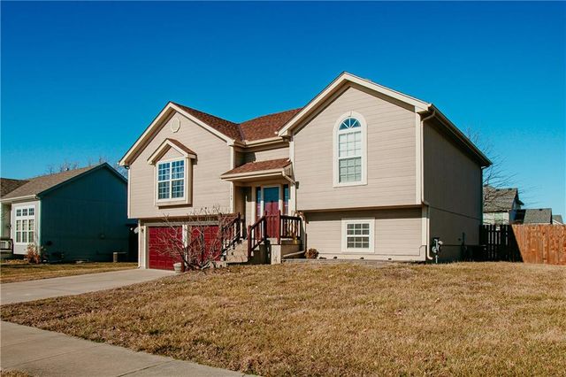 12204 WHITE OAK Street, Peculiar, MO 64078