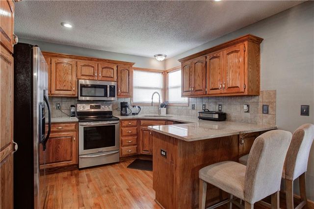 12204 WHITE OAK Street, Peculiar, MO 64078