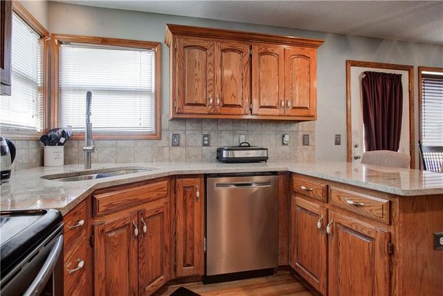 12204 WHITE OAK Street, Peculiar, MO 64078