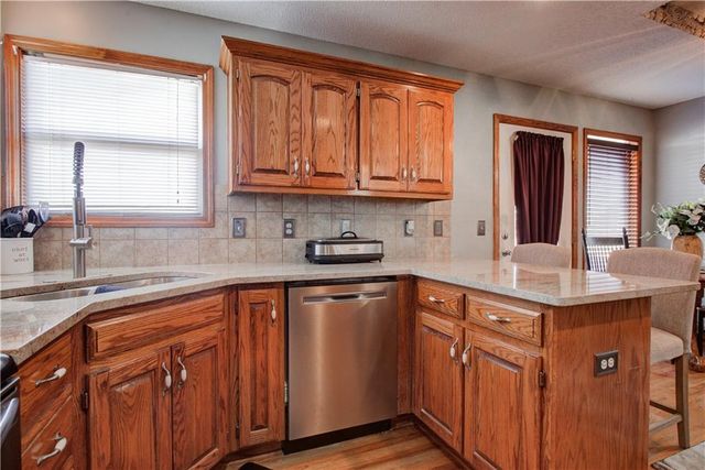 12204 WHITE OAK Street, Peculiar, MO 64078