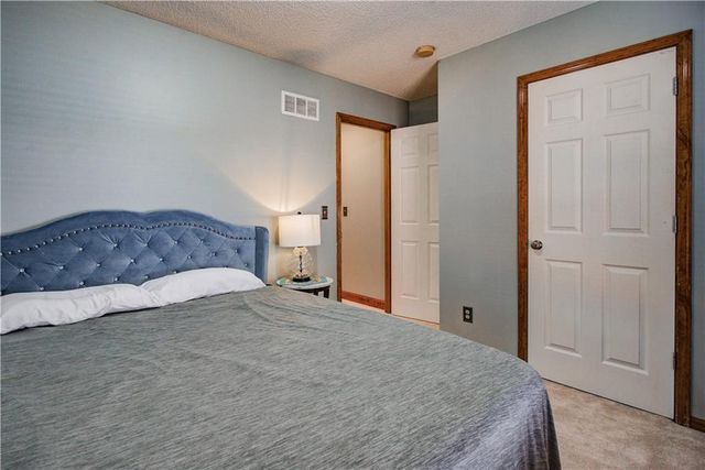 12204 WHITE OAK Street, Peculiar, MO 64078