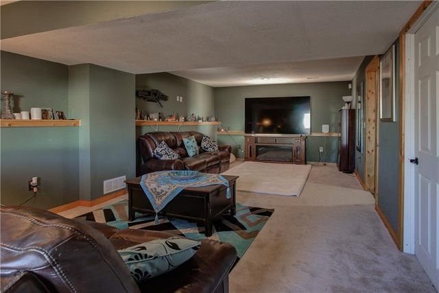 12204 WHITE OAK Street, Peculiar, MO 64078