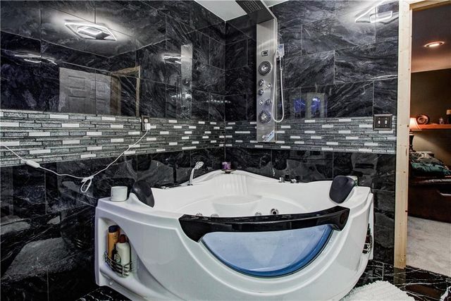 12204 WHITE OAK Street, Peculiar, MO 64078