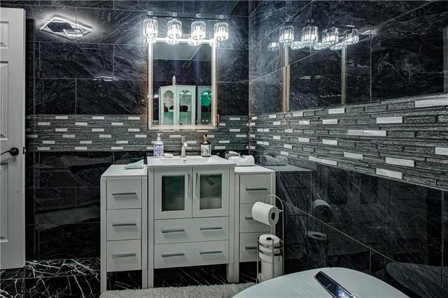 12204 WHITE OAK Street, Peculiar, MO 64078