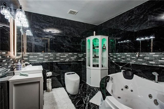 12204 WHITE OAK Street, Peculiar, MO 64078