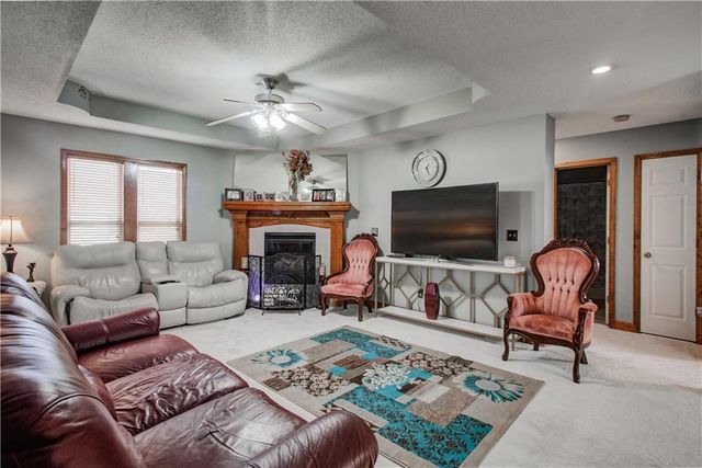 12204 WHITE OAK Street, Peculiar, MO 64078