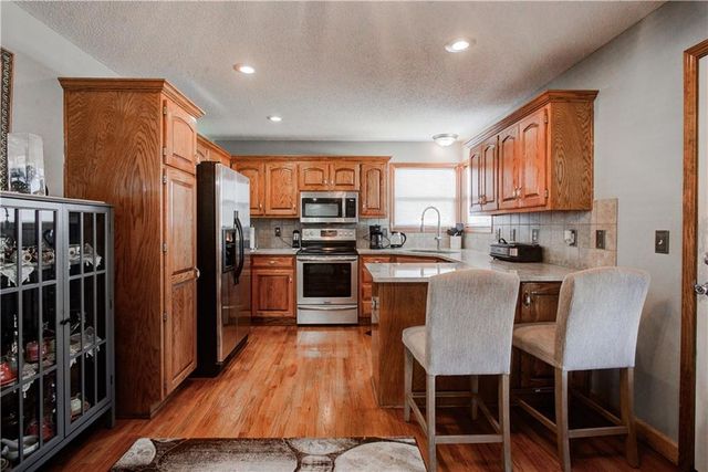 12204 WHITE OAK Street, Peculiar, MO 64078