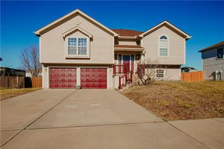 12204 WHITE OAK Street, Peculiar, MO 64078