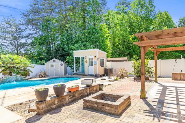 1758 Newland Road, Denver, NC 28037
