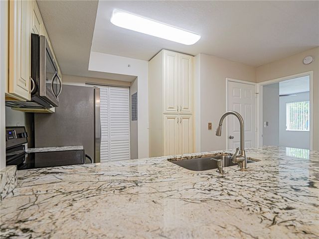 1590 S 42nd Circle 105, Vero Beach, FL 32967