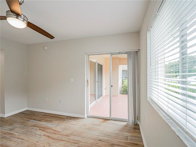 1590 S 42nd Circle 105, Vero Beach, FL 32967