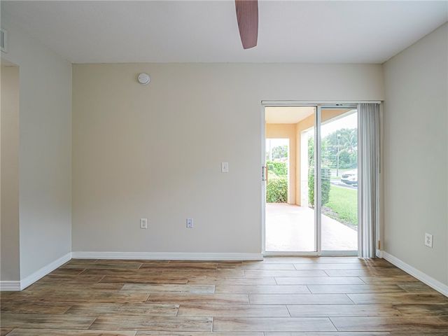 1590 S 42nd Circle 105, Vero Beach, FL 32967