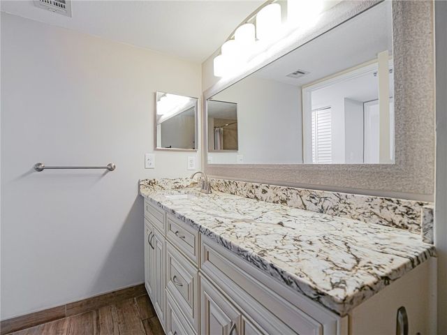 1590 S 42nd Circle 105, Vero Beach, FL 32967