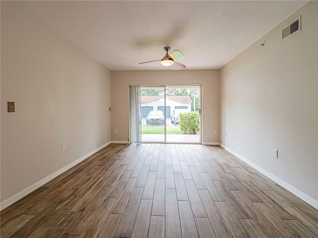 1590 S 42nd Circle 105, Vero Beach, FL 32967