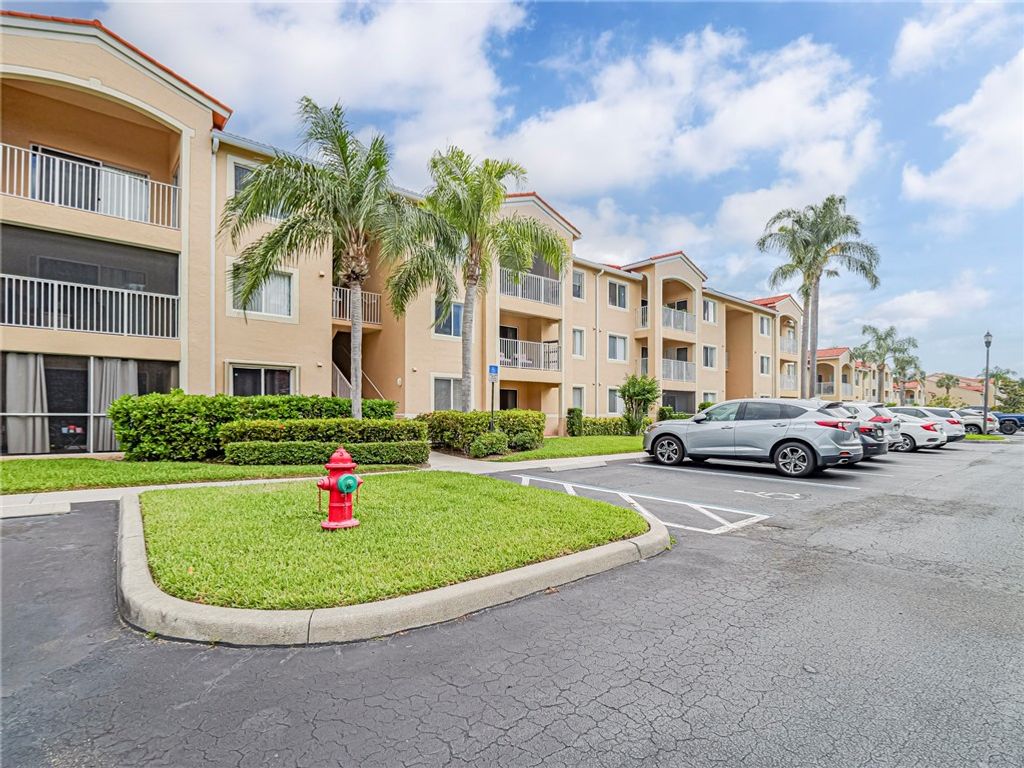 1590 S 42nd Circle 105, Vero Beach, FL 32967