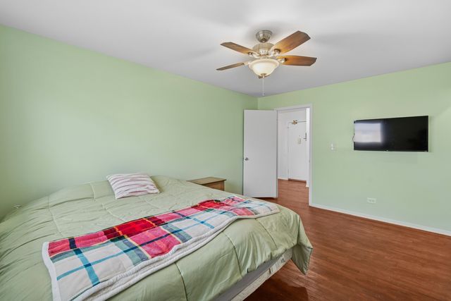 9575 Terrace Place 206F, Des Plaines, IL 60016