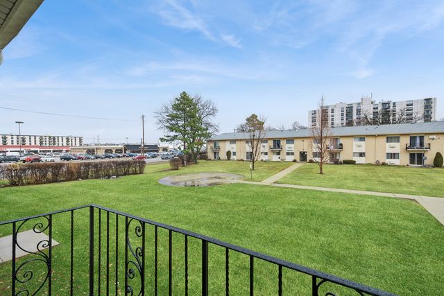 9575 Terrace Place 206F, Des Plaines, IL 60016