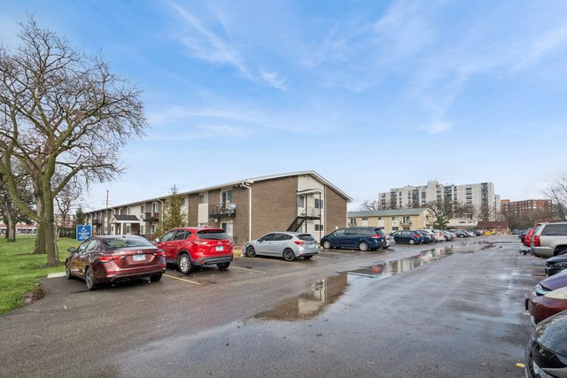 9575 Terrace Place 206F, Des Plaines, IL 60016