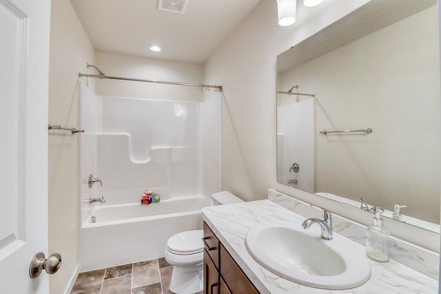 1154 60th Avenue W, West Fargo, ND 58078