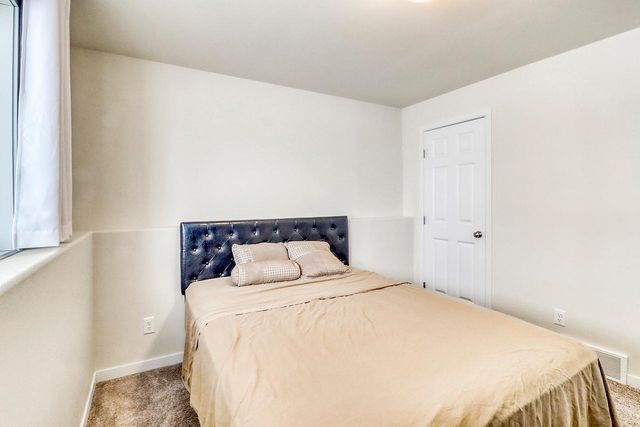 1154 60th Avenue W, West Fargo, ND 58078