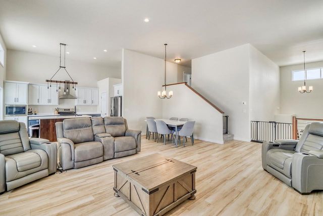 1154 60th Avenue W, West Fargo, ND 58078