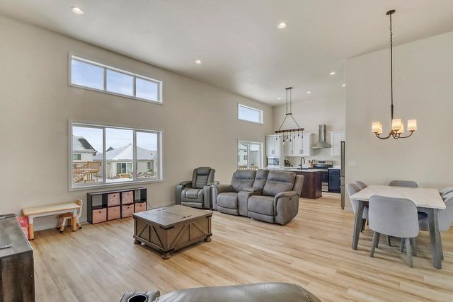 1154 60th Avenue W, West Fargo, ND 58078