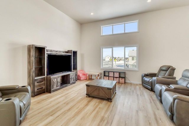 1154 60th Avenue W, West Fargo, ND 58078