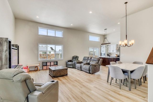 1154 60th Avenue W, West Fargo, ND 58078