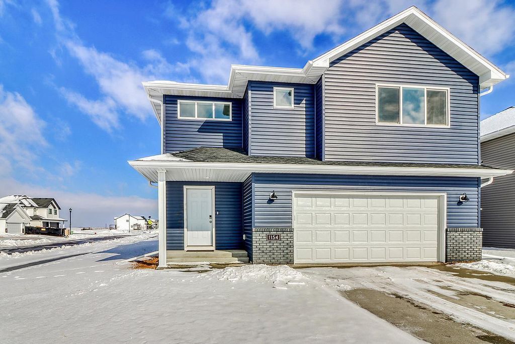 1154 60th Avenue W, West Fargo, ND 58078