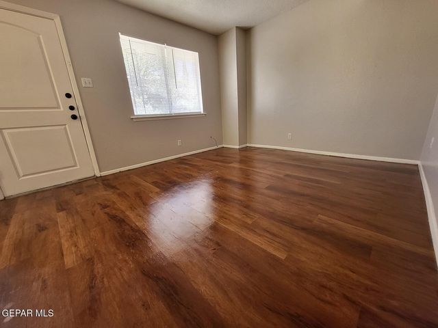 5209 Carousel Drive 6, El Paso, TX 79912