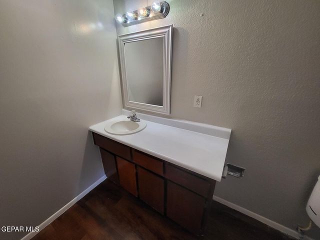 5209 Carousel Drive 6, El Paso, TX 79912