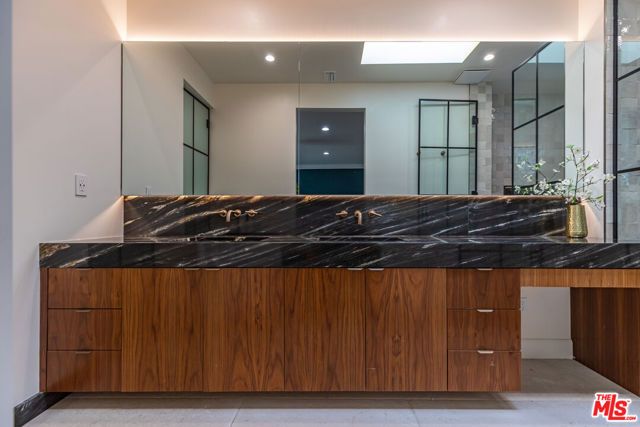 3240 Shelby Drive, Los Angeles, CA 90034