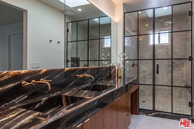 3240 Shelby Drive, Los Angeles, CA 90034