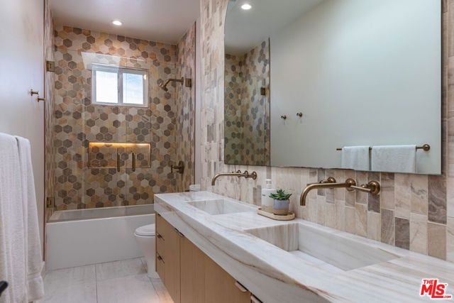 3240 Shelby Drive, Los Angeles, CA 90034