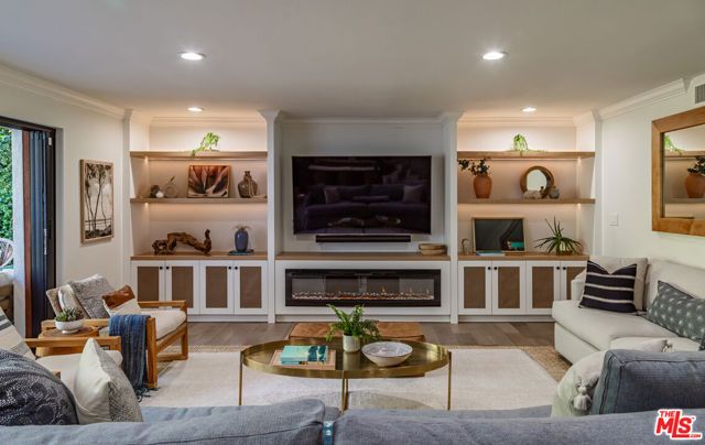 3240 Shelby Drive, Los Angeles, CA 90034