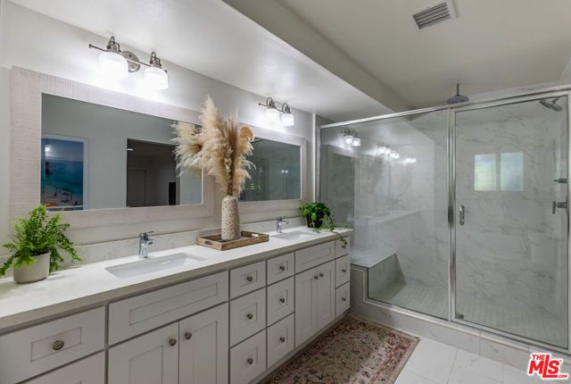 3240 Shelby Drive, Los Angeles, CA 90034
