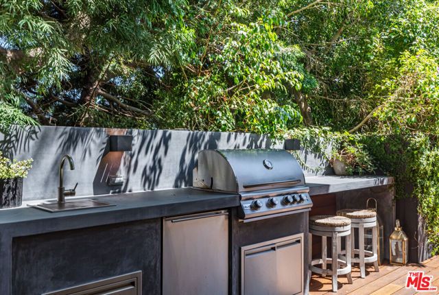 3240 Shelby Drive, Los Angeles, CA 90034