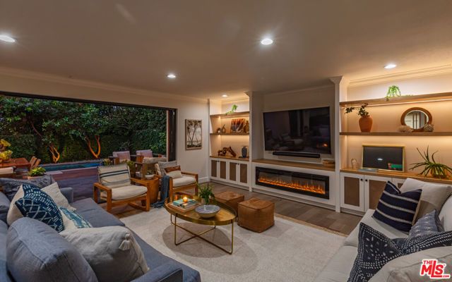 3240 Shelby Drive, Los Angeles, CA 90034