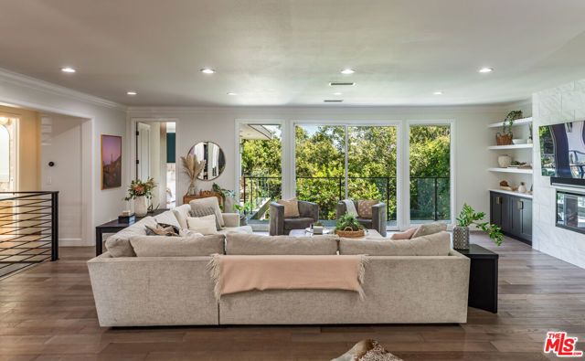3240 Shelby Drive, Los Angeles, CA 90034