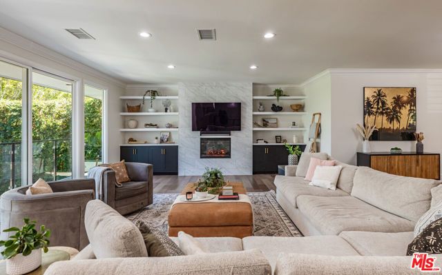 3240 Shelby Drive, Los Angeles, CA 90034