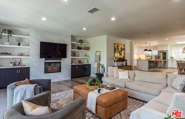 3240 Shelby Drive, Los Angeles, CA 90034