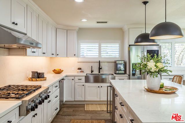 3240 Shelby Drive, Los Angeles, CA 90034